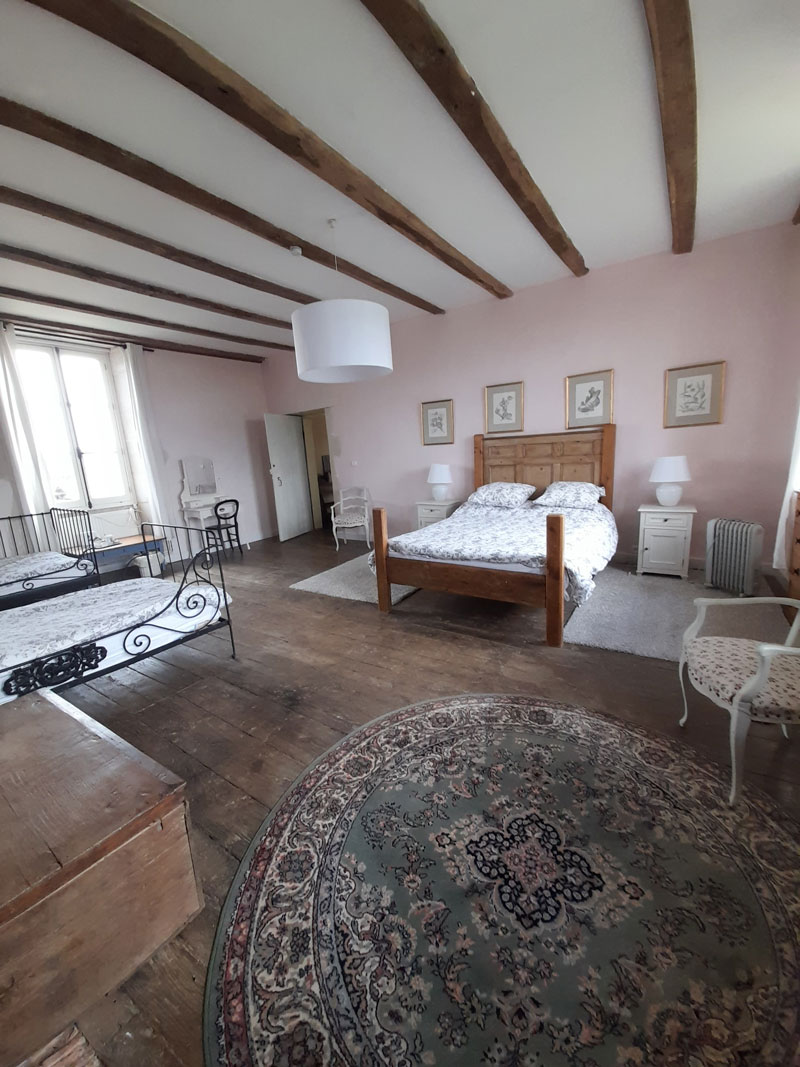 spacious B&B accommodation near Chef Boutonne