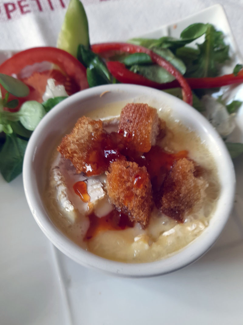 melted brie with croutons